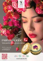 Werbeplakat für BIJIN festes Parfüm Ko mit Rosen und Model – 100% natürlich, zero waste